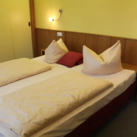 Πανσιόν Schwarzes Lamm 3*