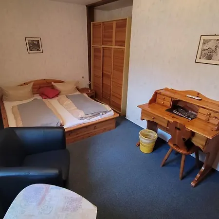 Πανσιόν Schwarzes Lamm 3*